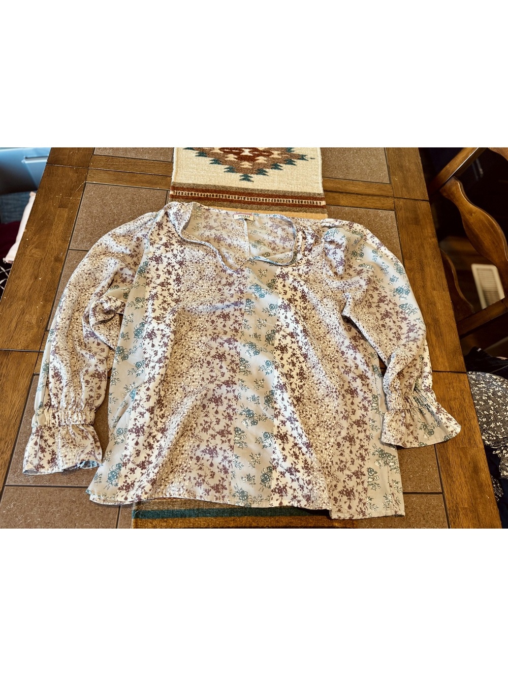 Women’s floral long sleeve blouse